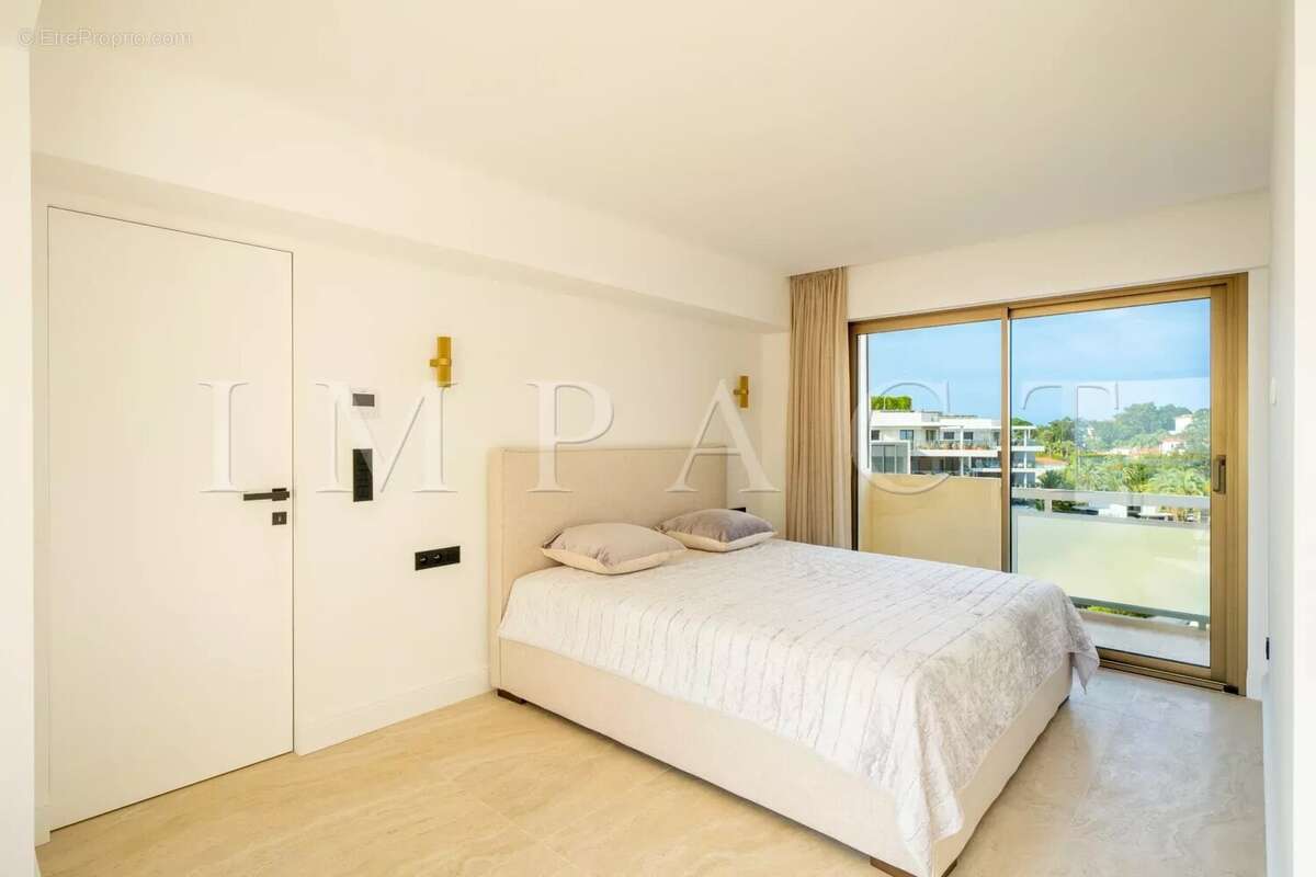 Juan-Les-Pins  Appartement 5P en duplex avec piscine et vue mer panoramique à vendre - photo 12