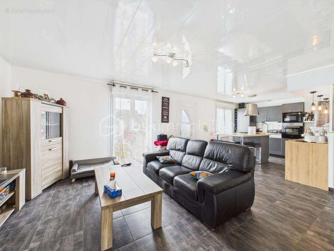 Maison à MEZIERES-SUR-COUESNON