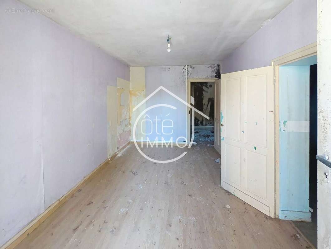 LA FORCE : Maison de 101m² avec local commercial de 111m² à rénover entièrement - photo 4
