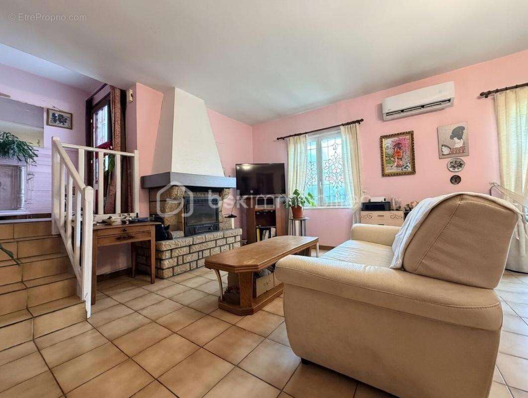 Maison à LUSSAC-LES-EGLISES