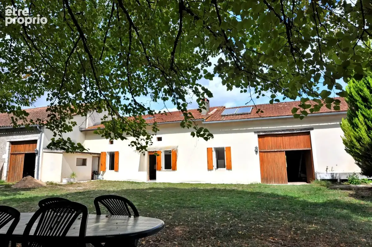 Photo Maison à Aubeterre-Sur-Dronne au prix de 347 000€