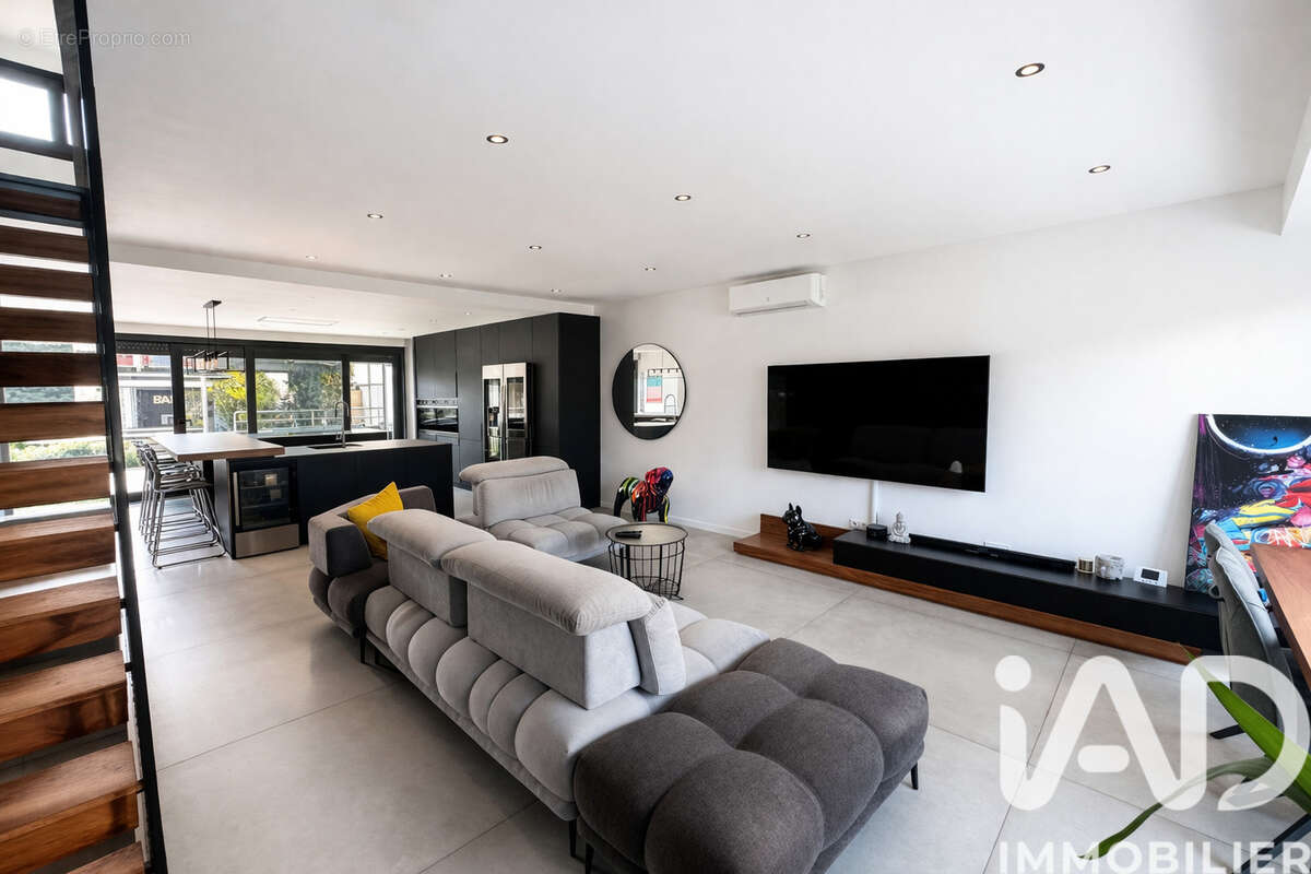 Maison 183 m² à Sainte-Genevieve-Des-Bois  - photo 5