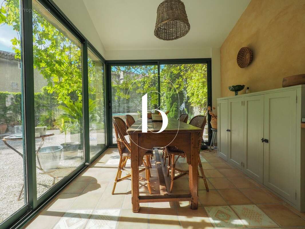 Maison à LAUDUN-L'ARDOISE