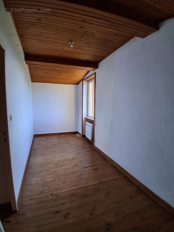 Maison à SAINT-DENIS-DE-CABANNE