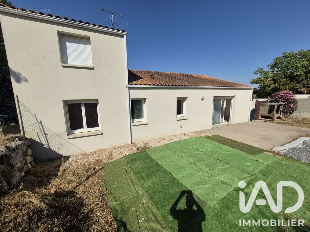 Maison 106 m² à La Creche  - photo 8