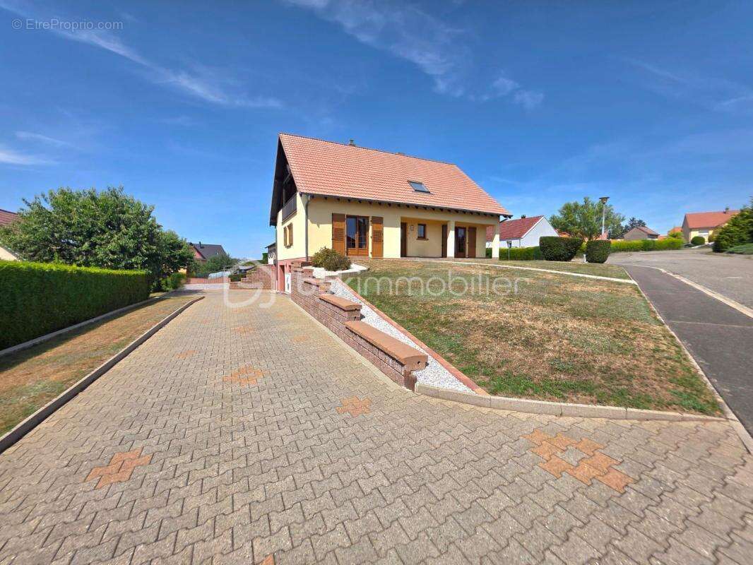 Maison spacieuse de 180 m² située dans un cadre verdoyant et paisible - photo 20
