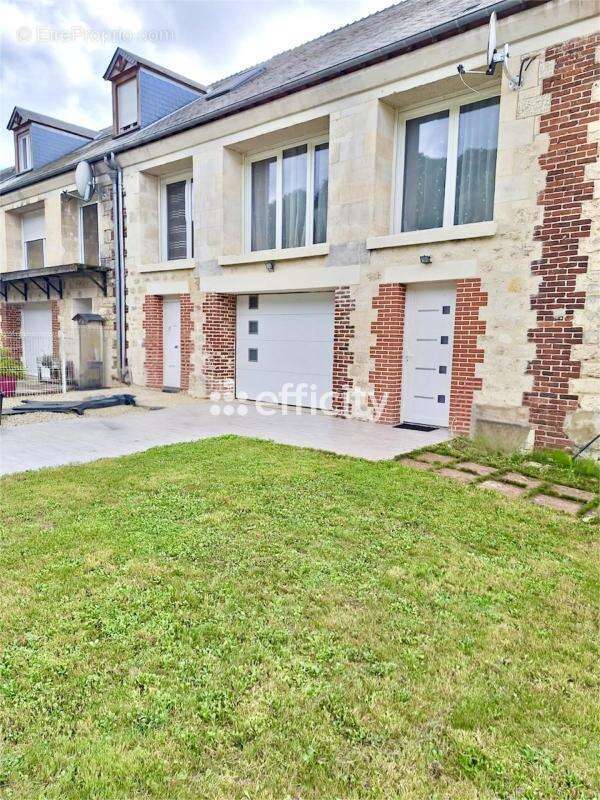 Maison à NANTEUIL-LA-FOSSE