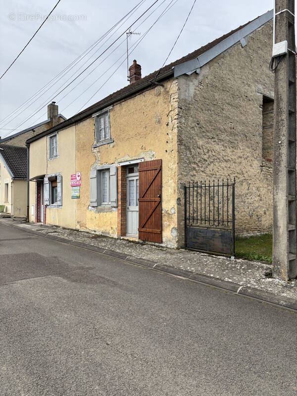 Maison à SAINTE-COLOMBE-SUR-SEINE