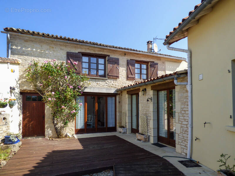Maison à PAMPROUX