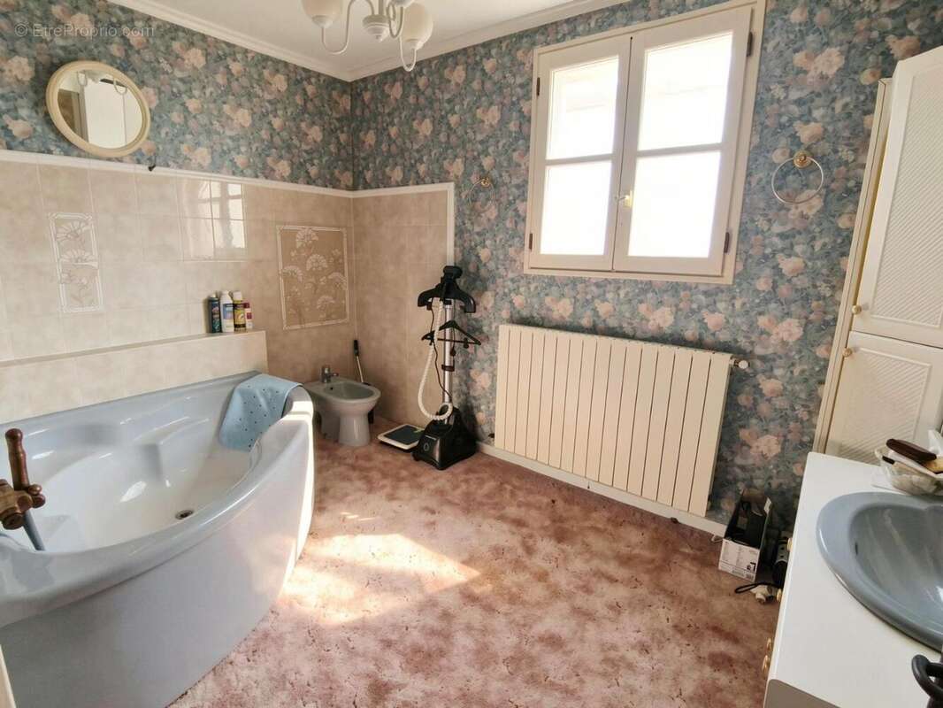   - Maison à VALS-LES-BAINS