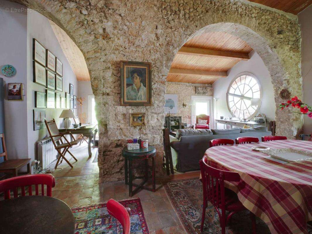 Maison 1000 m² à Aix-En-Provence  - photo 2