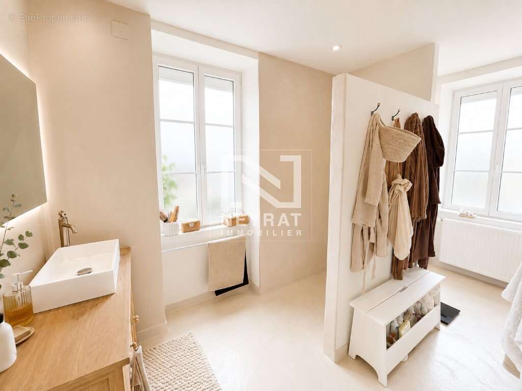 Propriété de charme rénovée avec prestations haut de gamme, grange remarquable et fort potentiel d'aménagement - photo 11