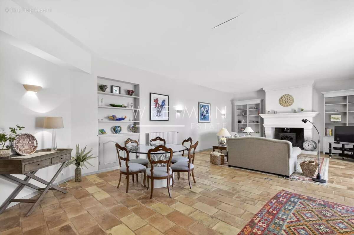 Maison à CHATEAUNEUF-GRASSE