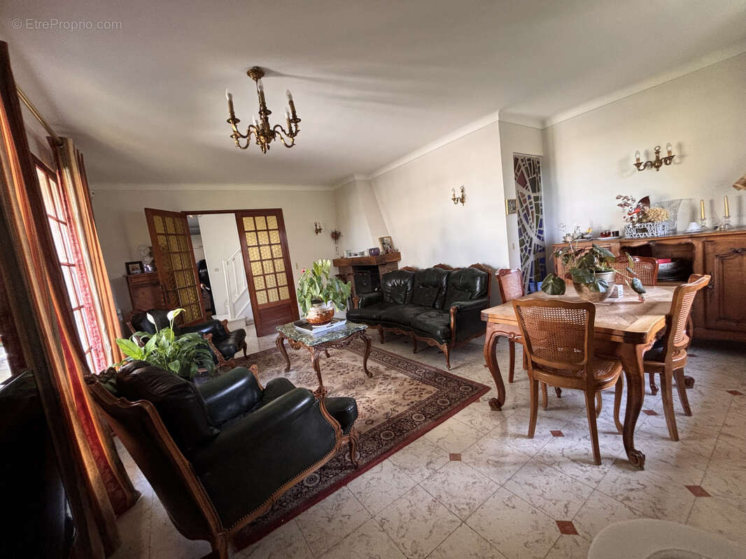 Maison à EZANVILLE