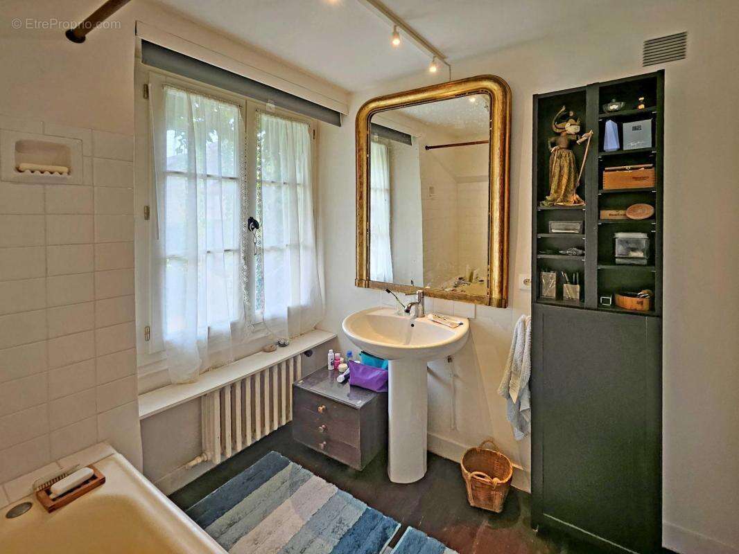 Maison à DAMPIERRE-EN-YVELINES