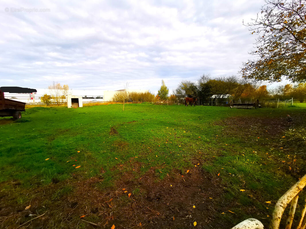 Terrain à LA GORGUE