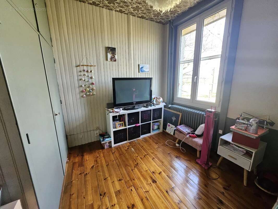 Maison à MONTROND-LES-BAINS