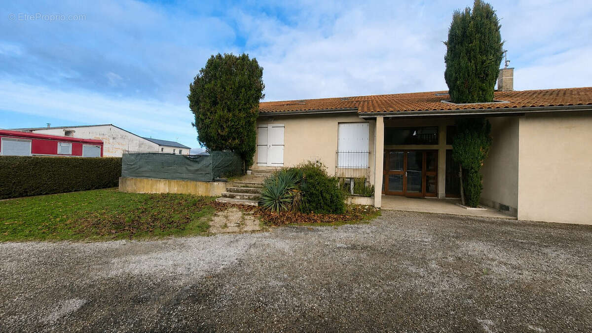 lot B extérieur (volet blanc)