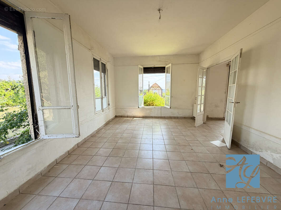 Centre à pied de cette maison de 5 pièces avec garage et jardin - photo 6