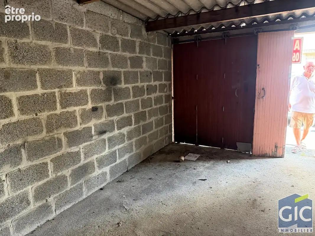 A vendre a caen rive droite un garage ferme pour une voiture - photo 3