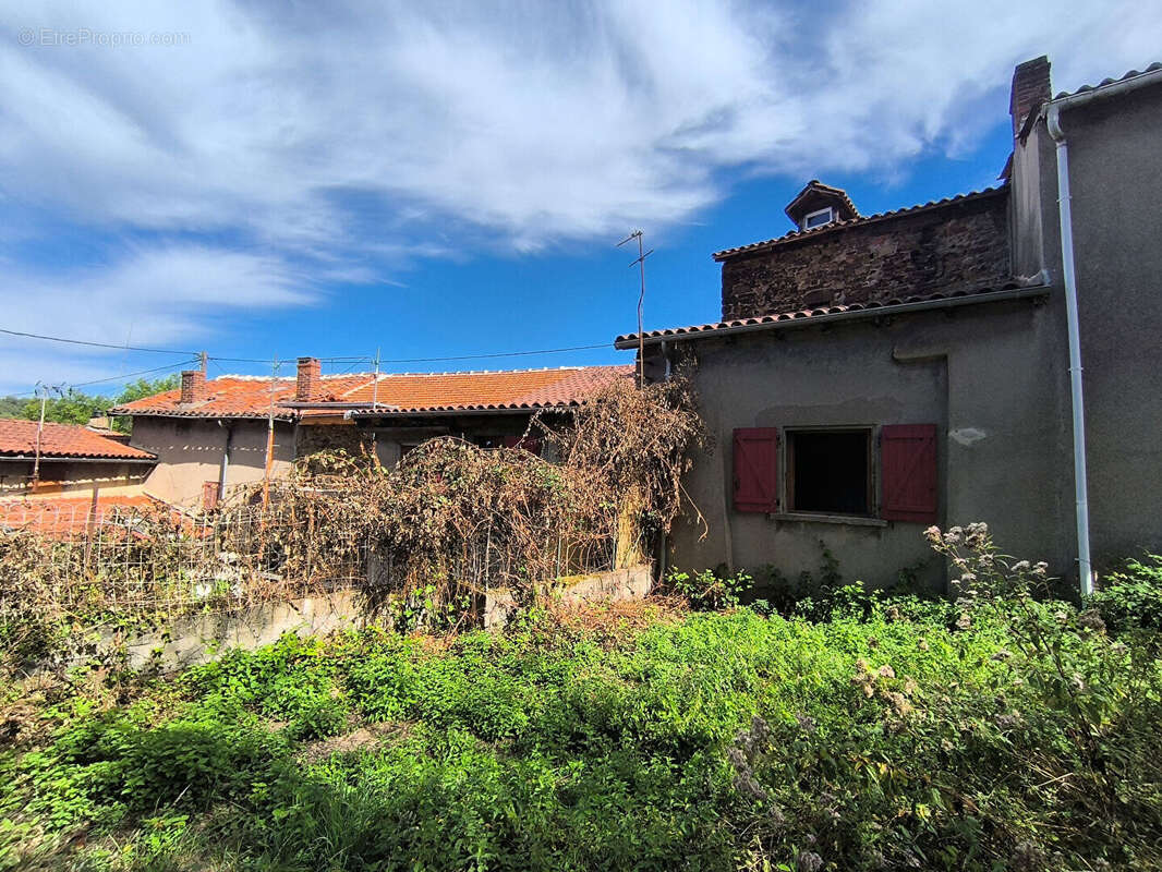 Maison à DECAZEVILLE