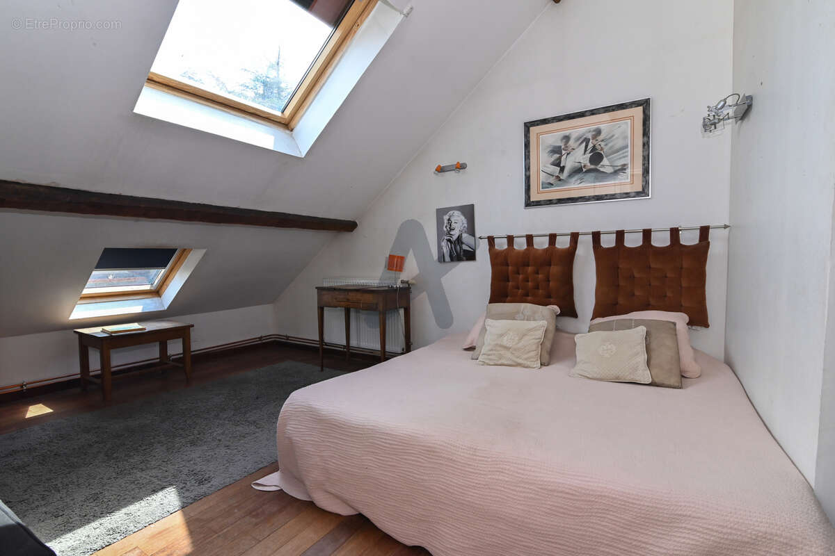 Maison à CHARBONNIERES-LES-BAINS