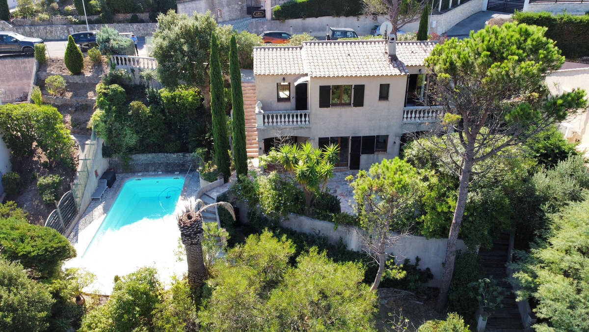 Maison à LES ISSAMBRES