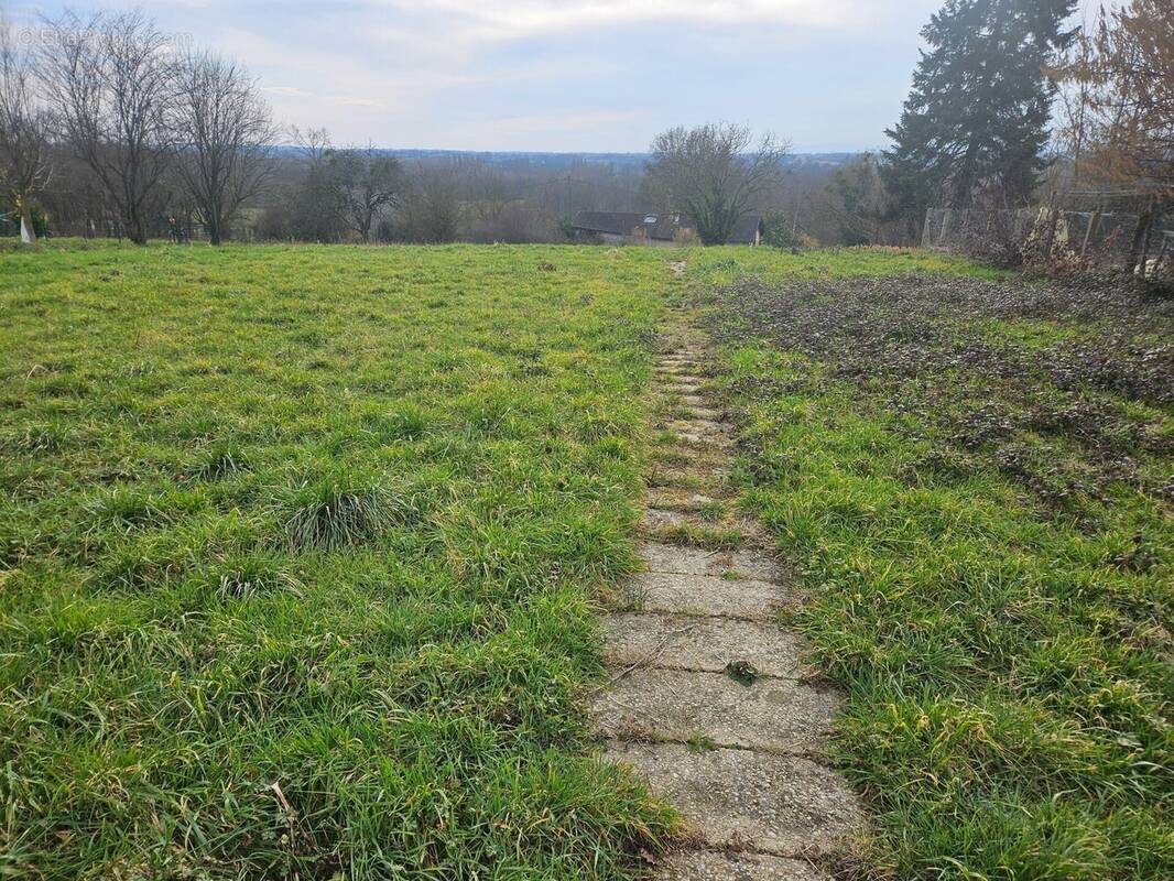 Terrain à SAINT-JEAN-SUR-VEYLE