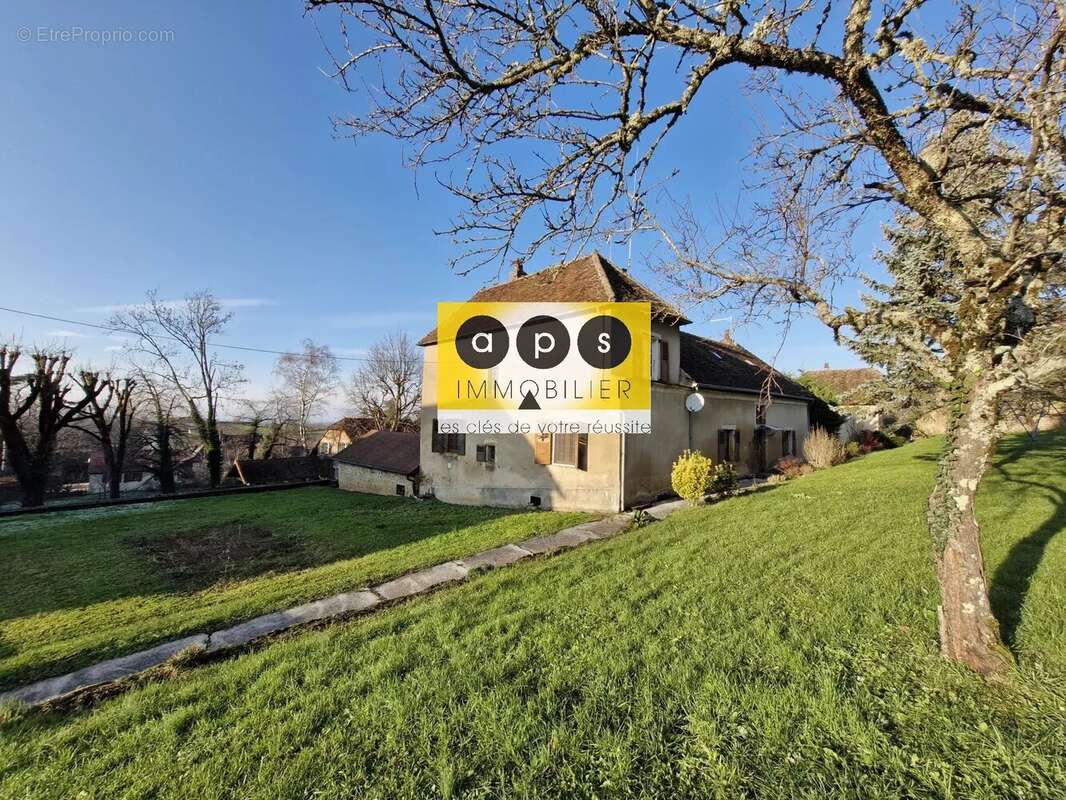 Maison à MONTIGNY-LES-ARSURES