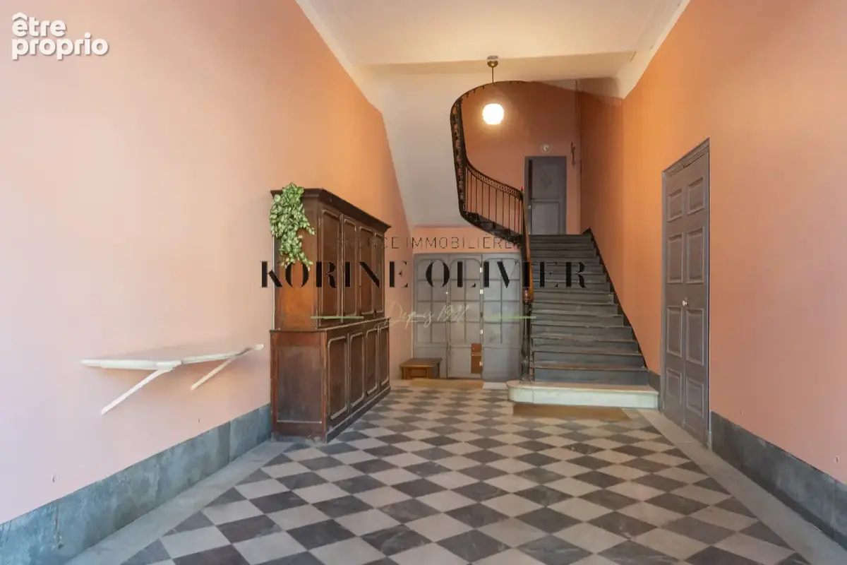 Aix-en-Provence « Cours Mirabeau » : Appartement de type 3/4 de 71 m2 en dernier étage - photo 4