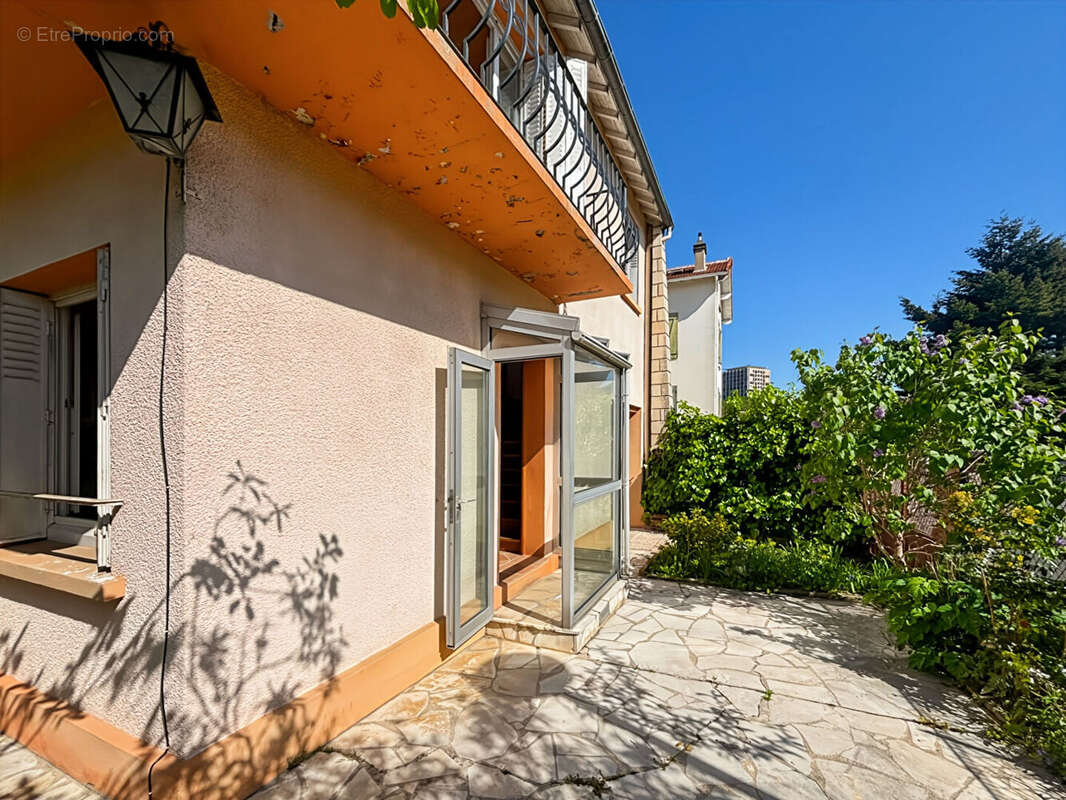 Maison à VERRIERES-LE-BUISSON