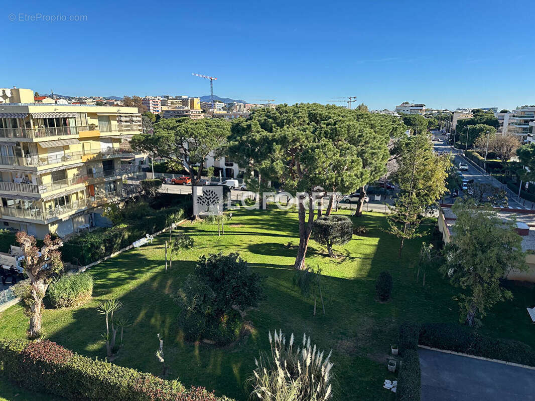 Appartement à SAINT-LAURENT-DU-VAR