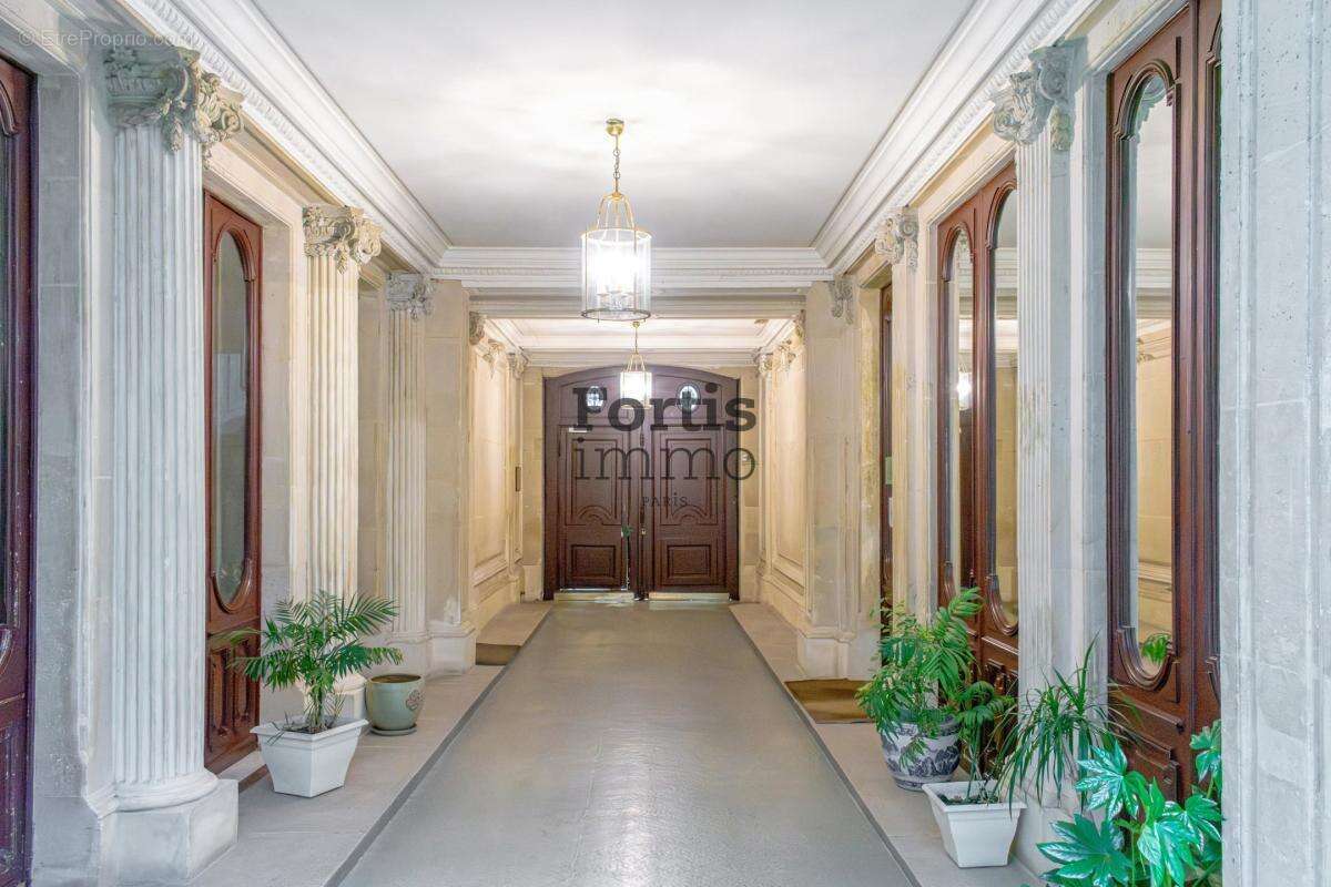 Appartement à PARIS-8E