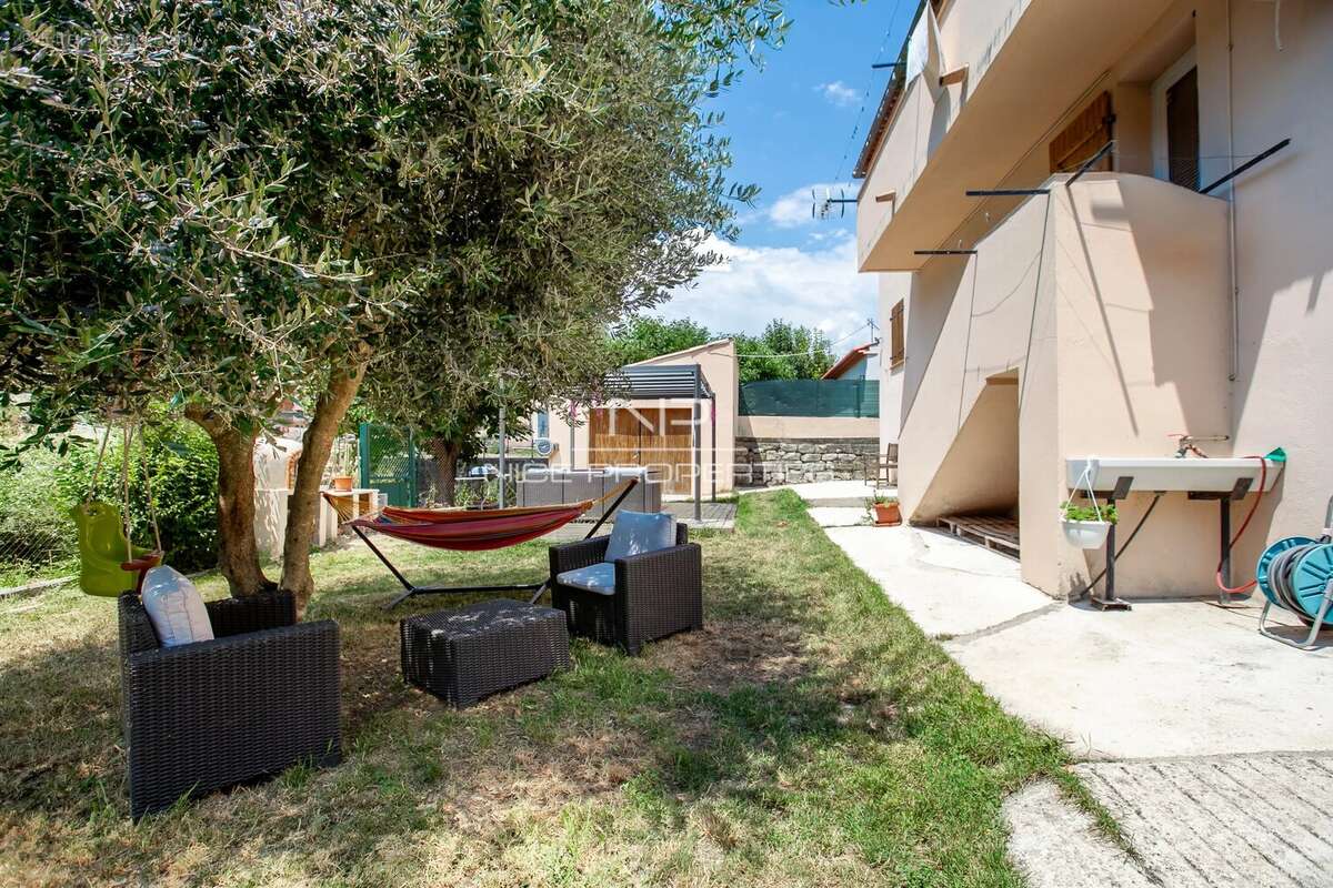 LEVENS - Maison familiale de 122 m² avec piscine, garage et nombreux stationnements - photo 21