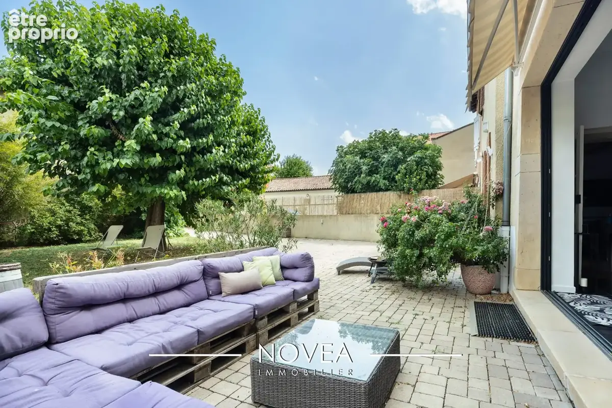 Maison 330 m² à Jassans-Riottier  - photo 2