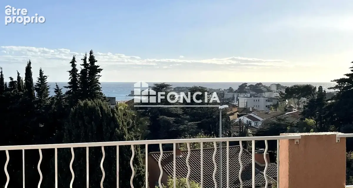 **Bandol : appartement T3 dernier étage avec terrasse et vue mer, à 850 mètres du port** - photo 11