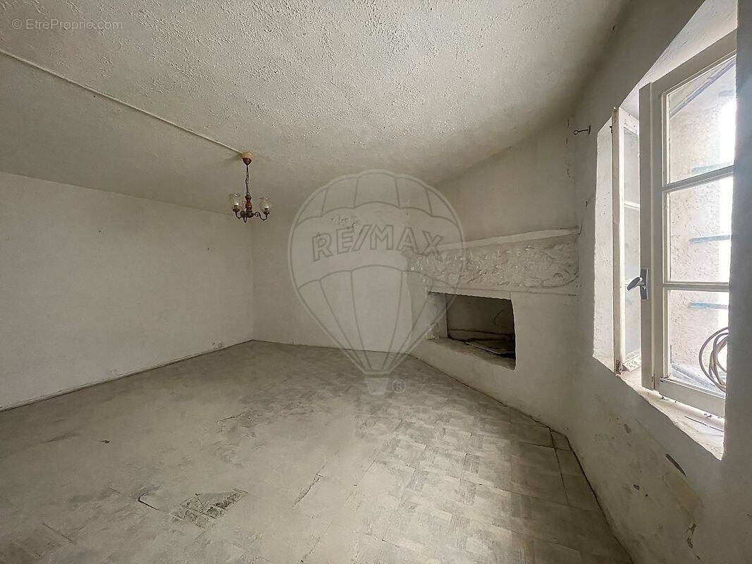 Maison à LA CALMETTE