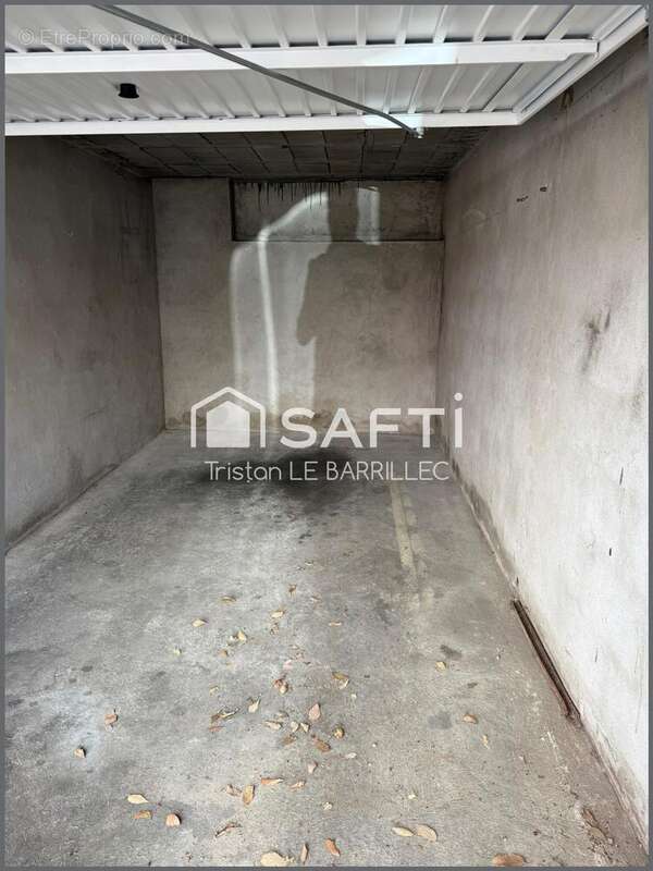 Photo 2 - Parking à NIMES