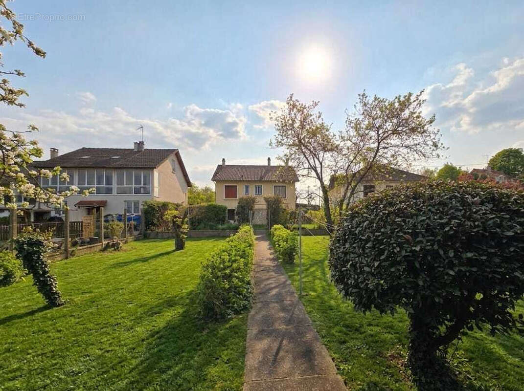 Maison à PONTAULT-COMBAULT