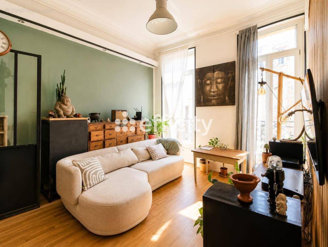 Appartement à MARSEILLE-1E