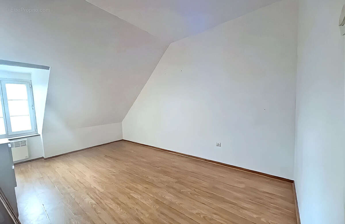Appartement T4 en duplex à 2 pas du centre-ville - photo 5