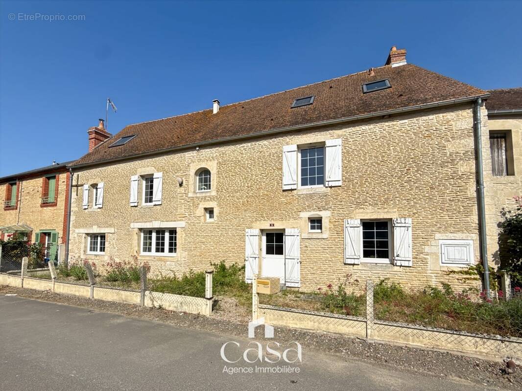 Maison à MORTEAUX-COULIBOEUF