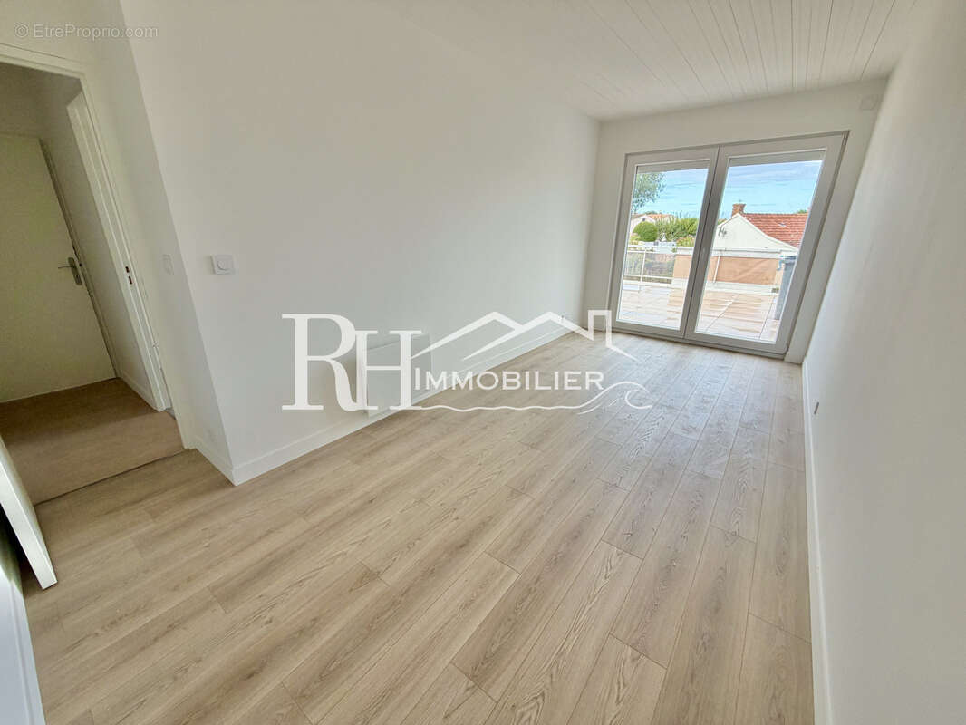 Appartement rénové plein centre bourg - photo 4