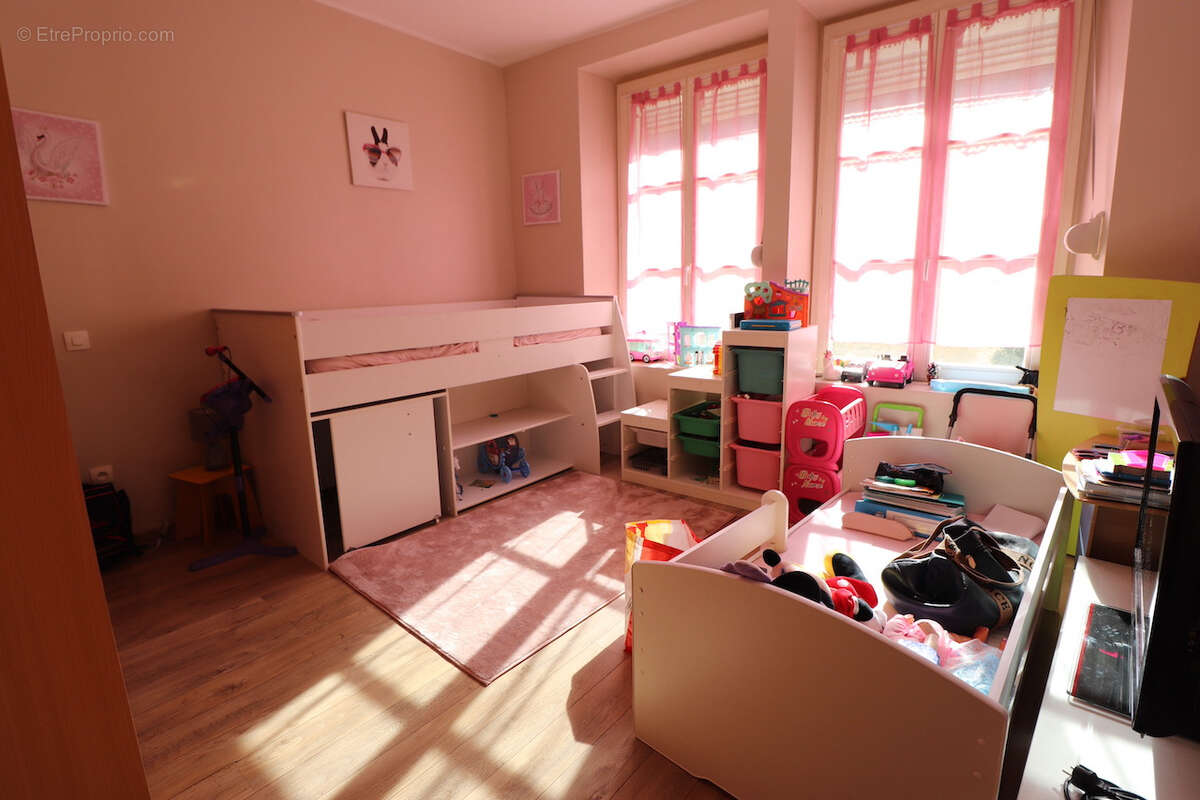 Appartement à VIC-SUR-SEILLE