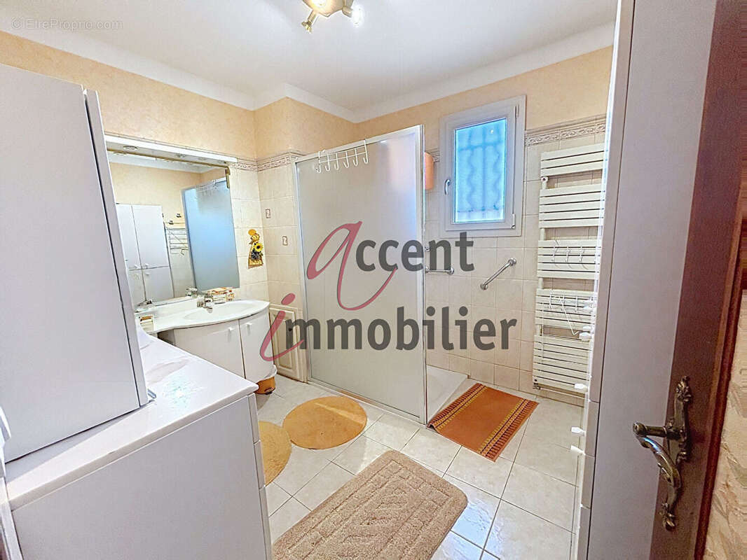 Grande maison familiale de 280 m² avec piscine sur 3 000 m² de terrain - photo 15