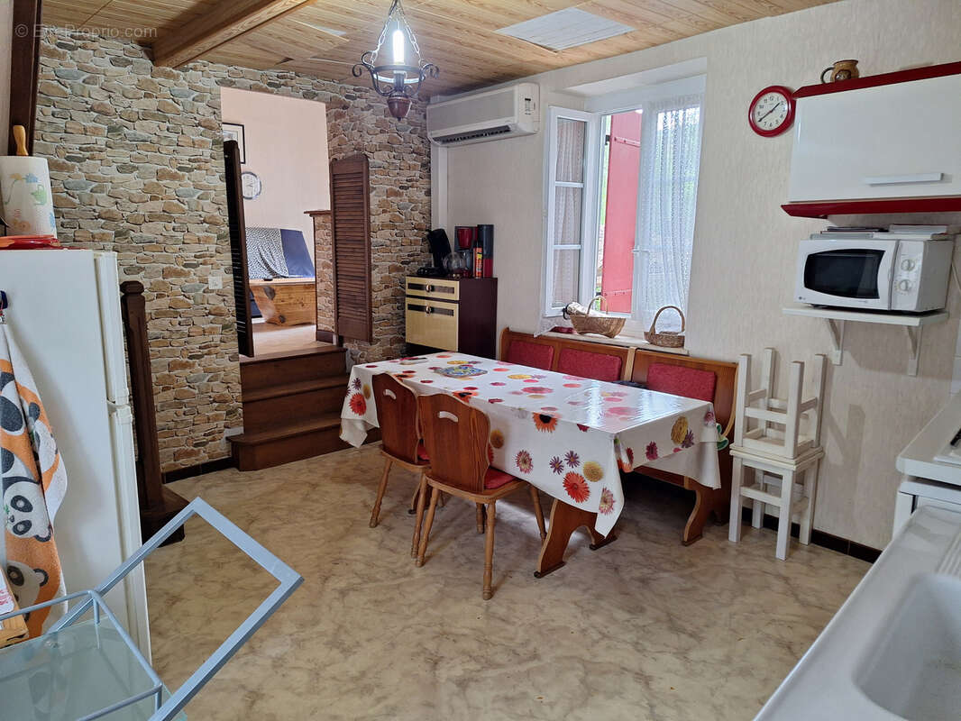 Maison de ville en bord de rivière avec cour, spa et caves - photo 12