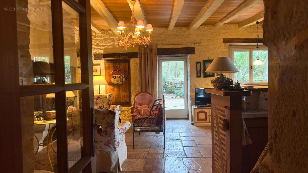 Propriété de charme avec dépendances et 7 hectares dans le lot - photo 7