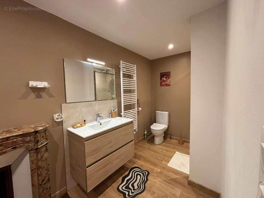 Maison à BAGE-LE-CHATEL