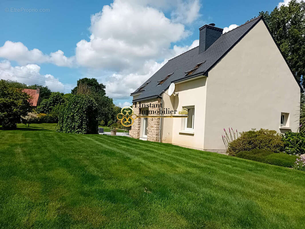 Maison à PLOUEGAT-GUERAND