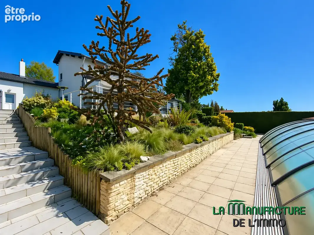 Villa de 280m2 avec piscine et dependance / vue exeptionnelle / saint-genest lerpt - photo 13